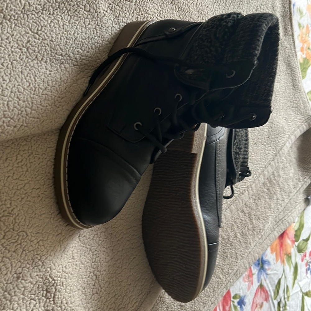 Dream pairs ankle boot lined worn once size 10